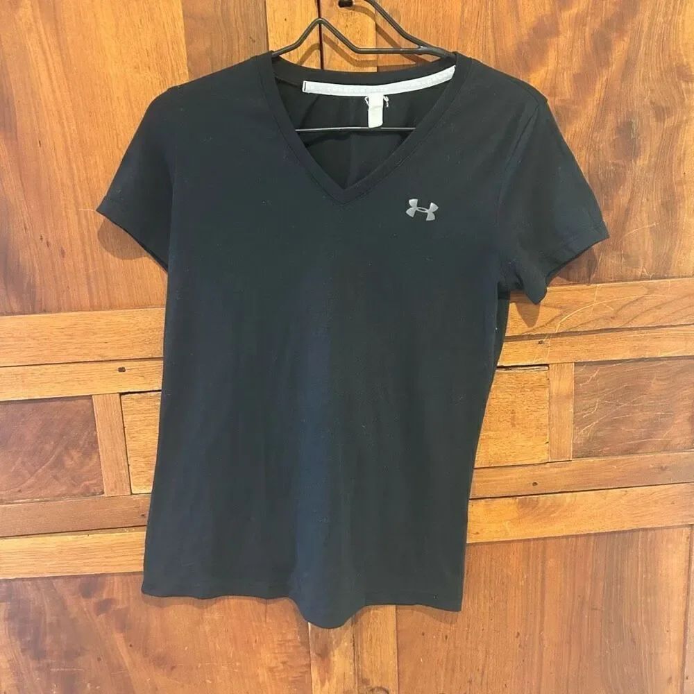 Under Armour tshirt short sleeve v-neck size small